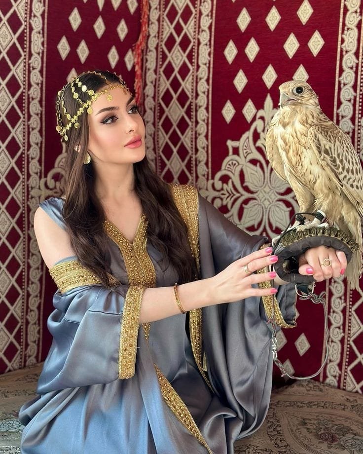 Falcon photos cost AED 10–30 with us — some operators fold a pricier version int