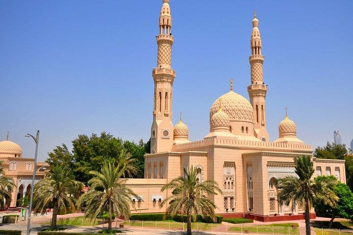 Jumeirah Mosque sandstone domes and twin minarets under a clear Dubai sky