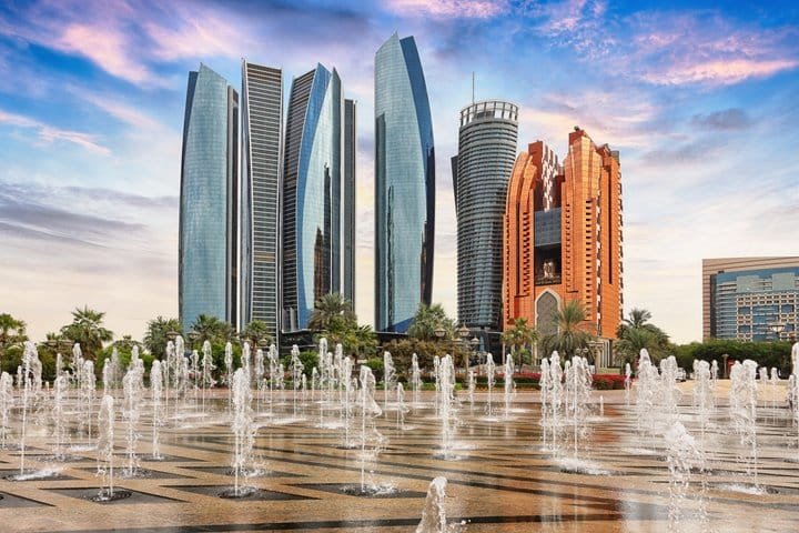 Etihad Towers and Corniche Fountains Etihad Towers rising above the fountains on the Abu Dhabi Corniche